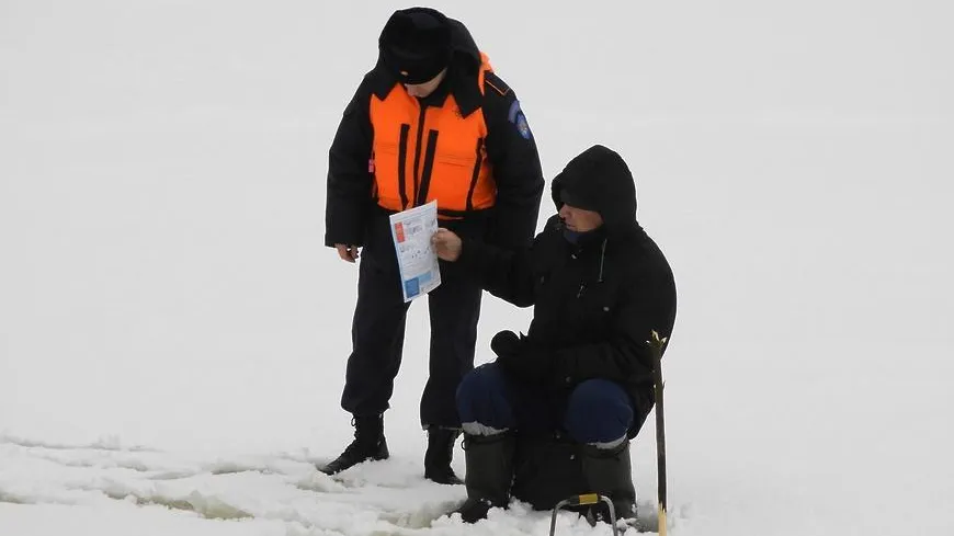 Толщина льда на реке Пехорке в Балашихе не превышает 5 см