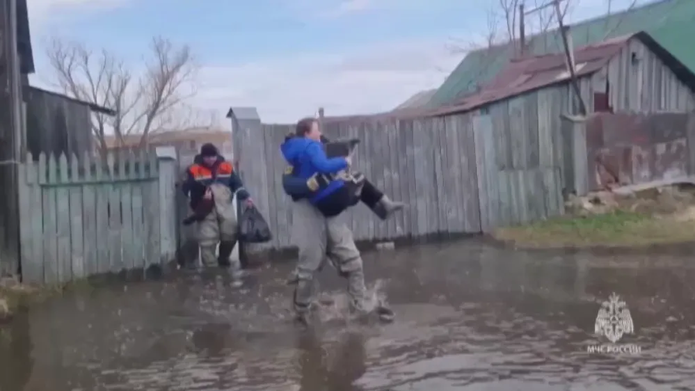 Мэр Орска: в городе 347 домовладений освободились от воды за сутки