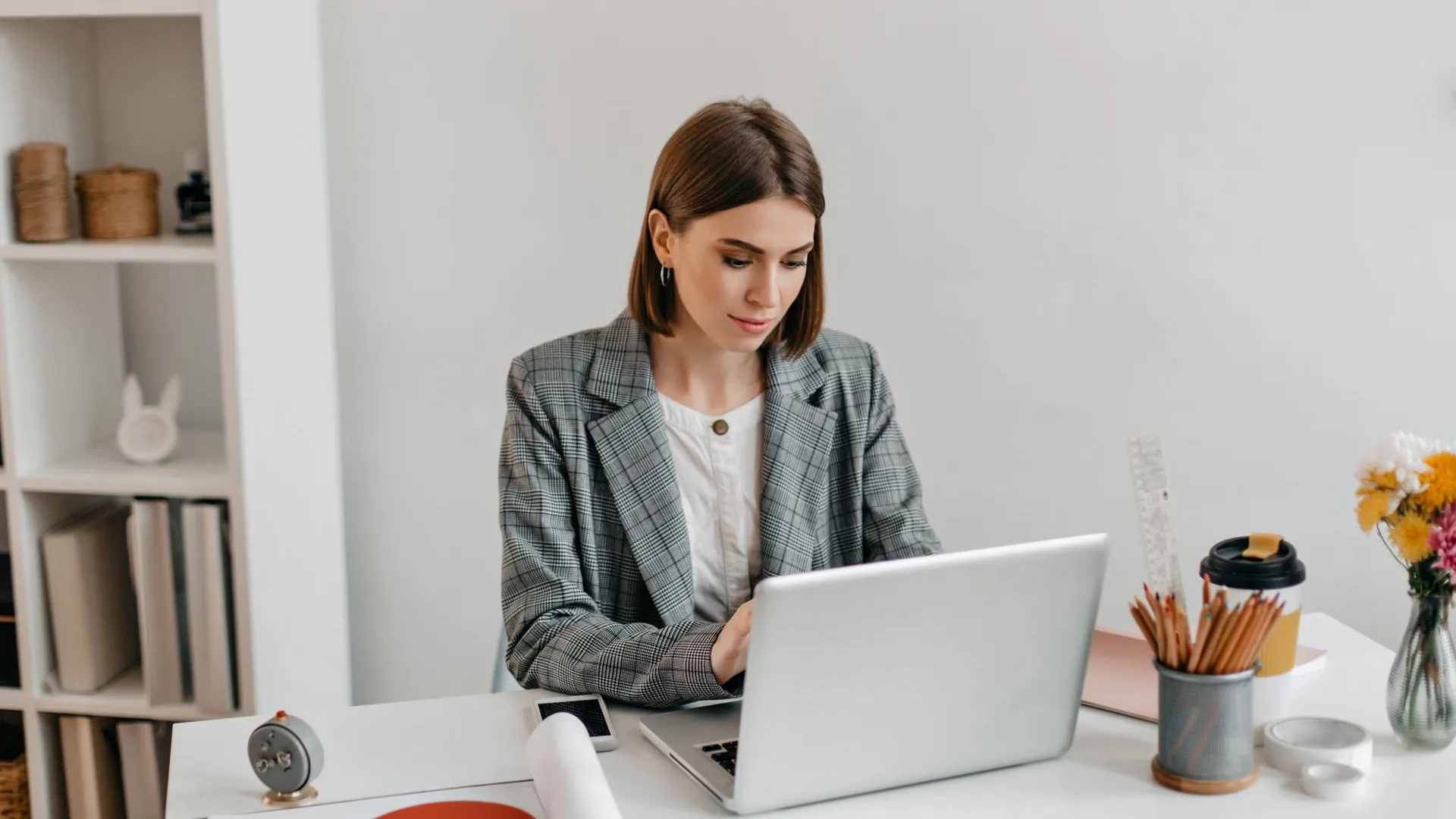 В Госдуме предложили сократить рабочую пятницу для женщин на два часа