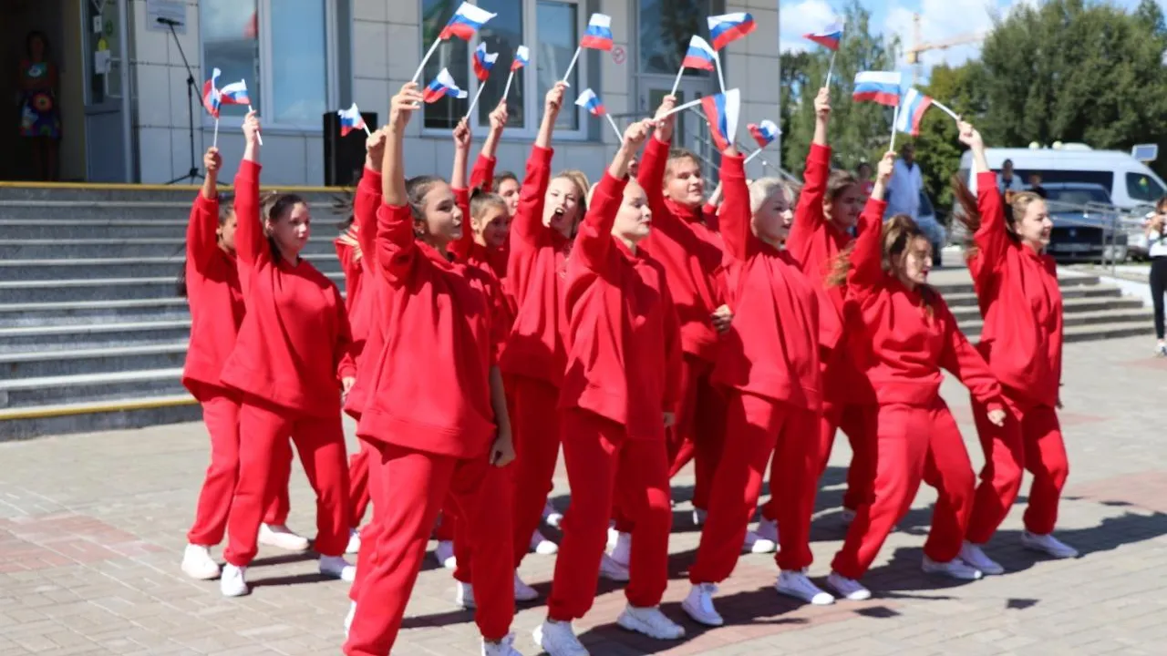 Акцию «Российская лента» провели в Электрогорске в День флага России