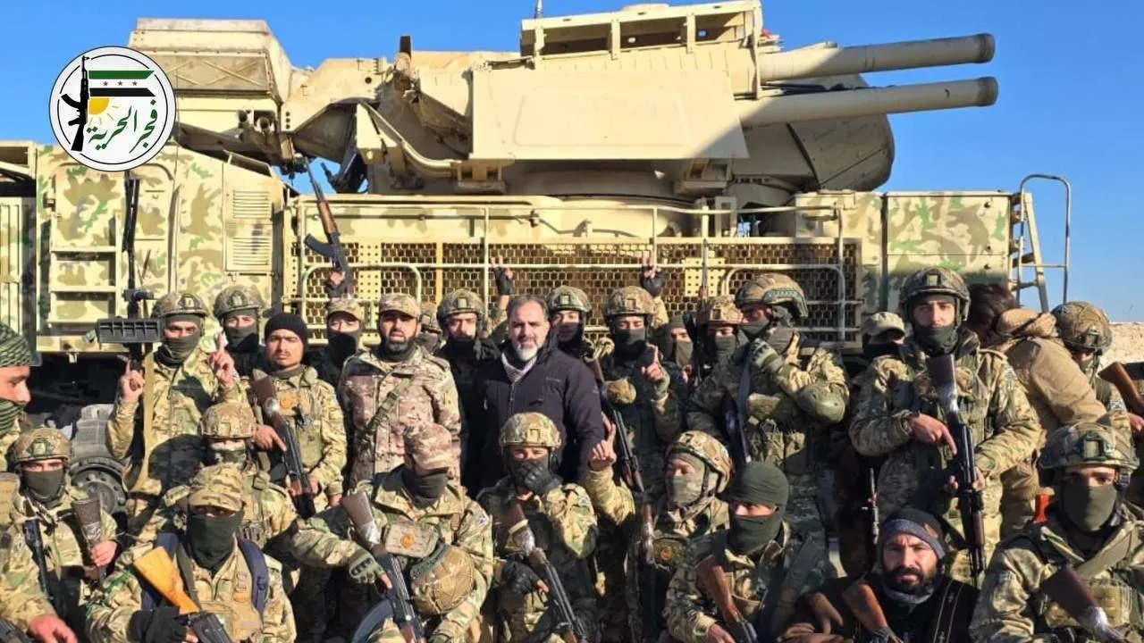 Устроили фотосессию: сирийские боевики захватили российский «Панцирь» в Алеппо
