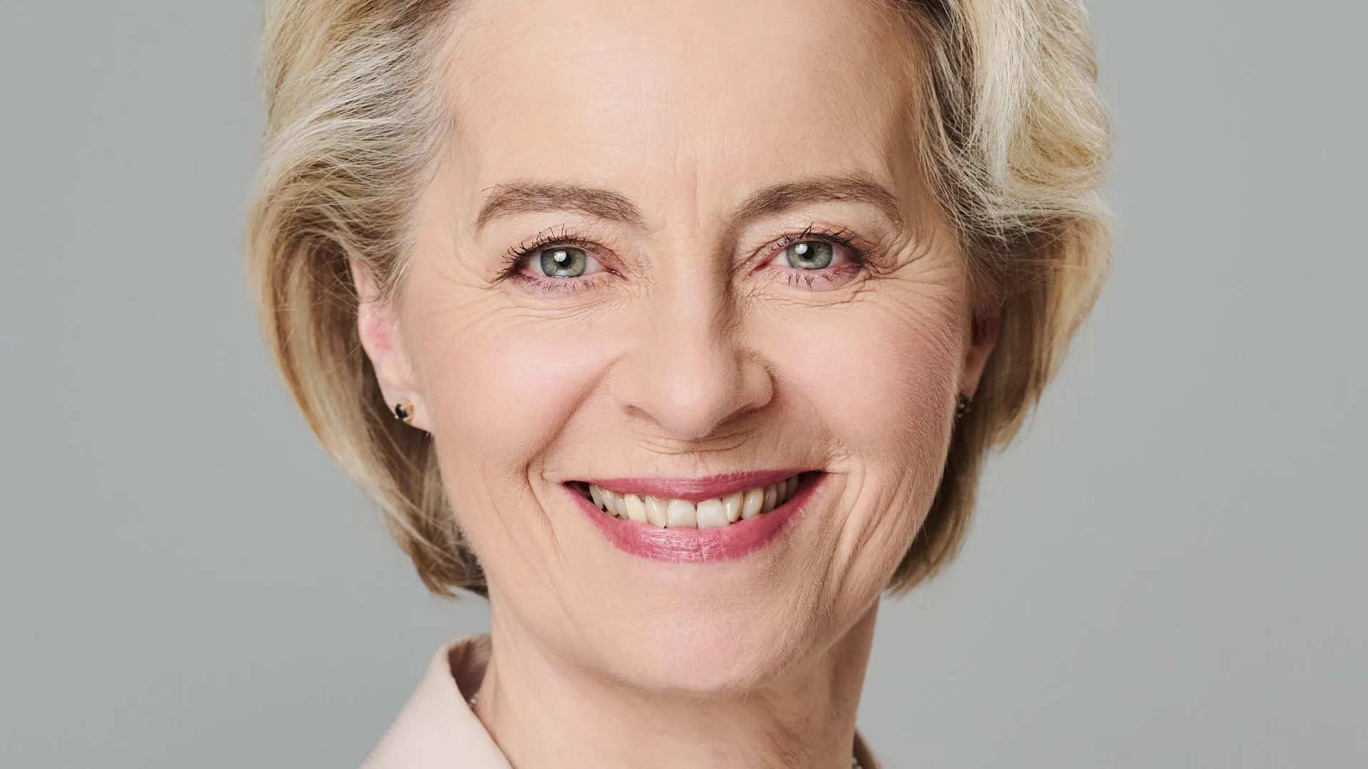 Фон дер Ляйен поддержала мирную передачу власти в Венесуэле