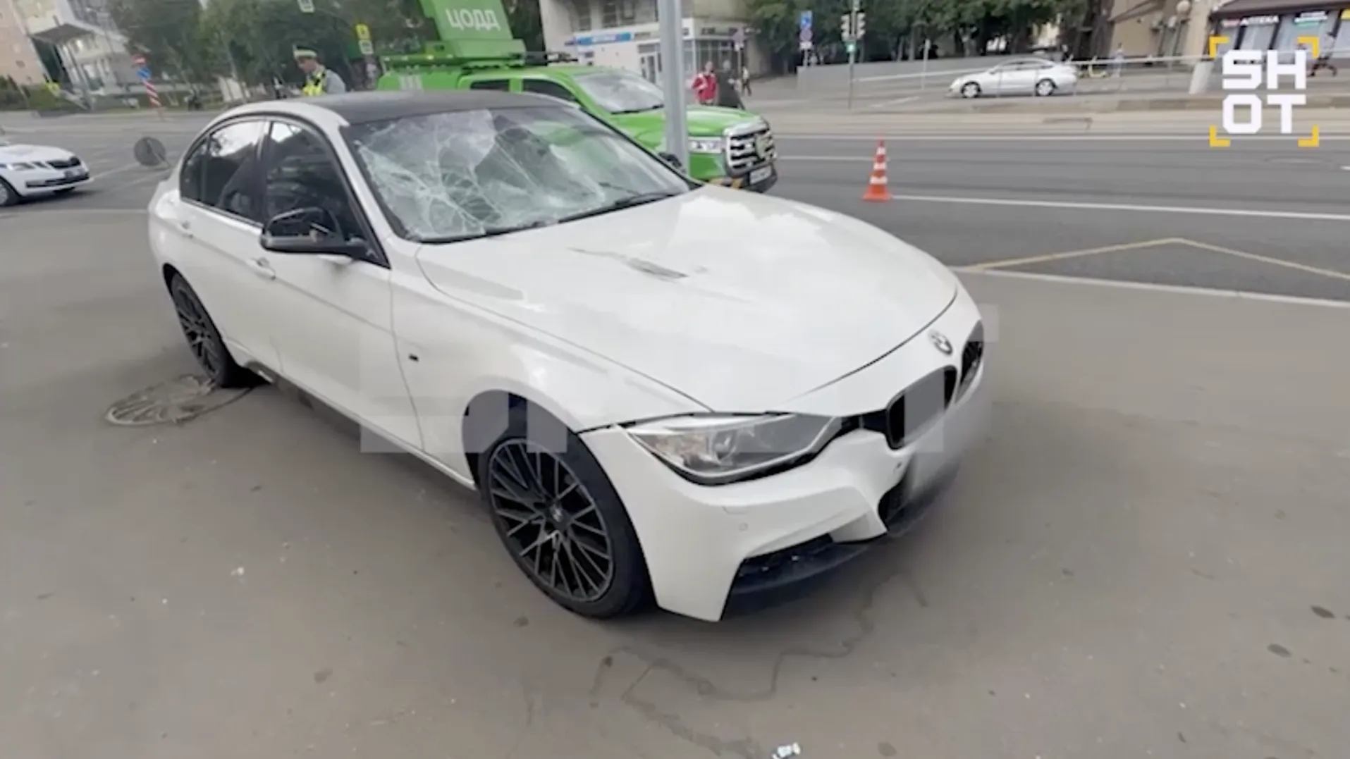Водитель BMW с правами двухдневной давности сбил двух студентов в Москве