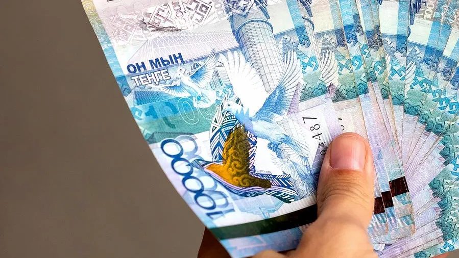 Нацбанк Казахстана начал валютные интервенции после обвала тенге
