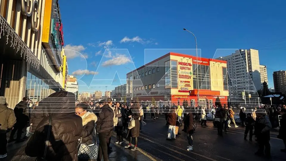 Baza: неизвестный открыл стрельбу в ТЦ «Форт» на северо-востоке Москвы