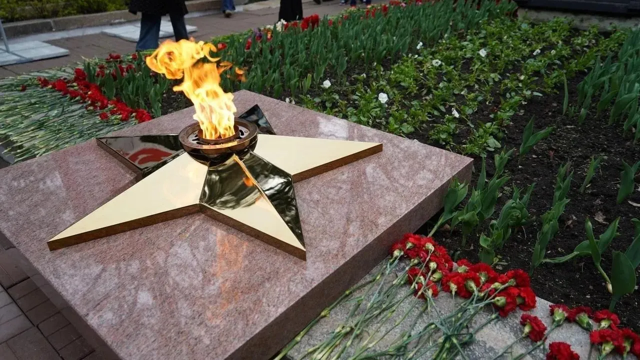 В Дедовске 8 мая зажгли Вечный огонь у мемориала