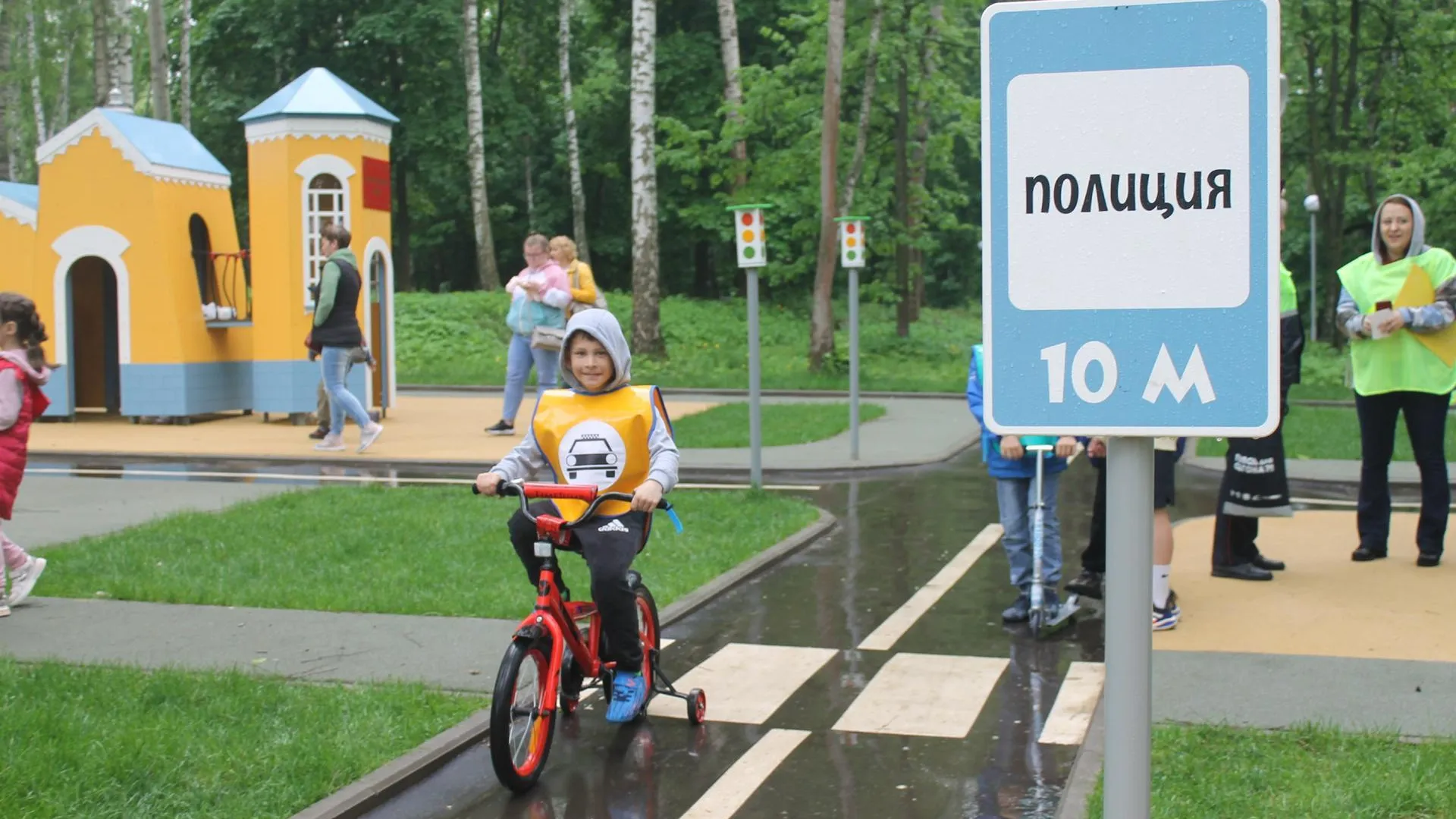 Свыше 40 парков Подмосковья приглашают детей на праздник «Путешествуем на зеленый свет»