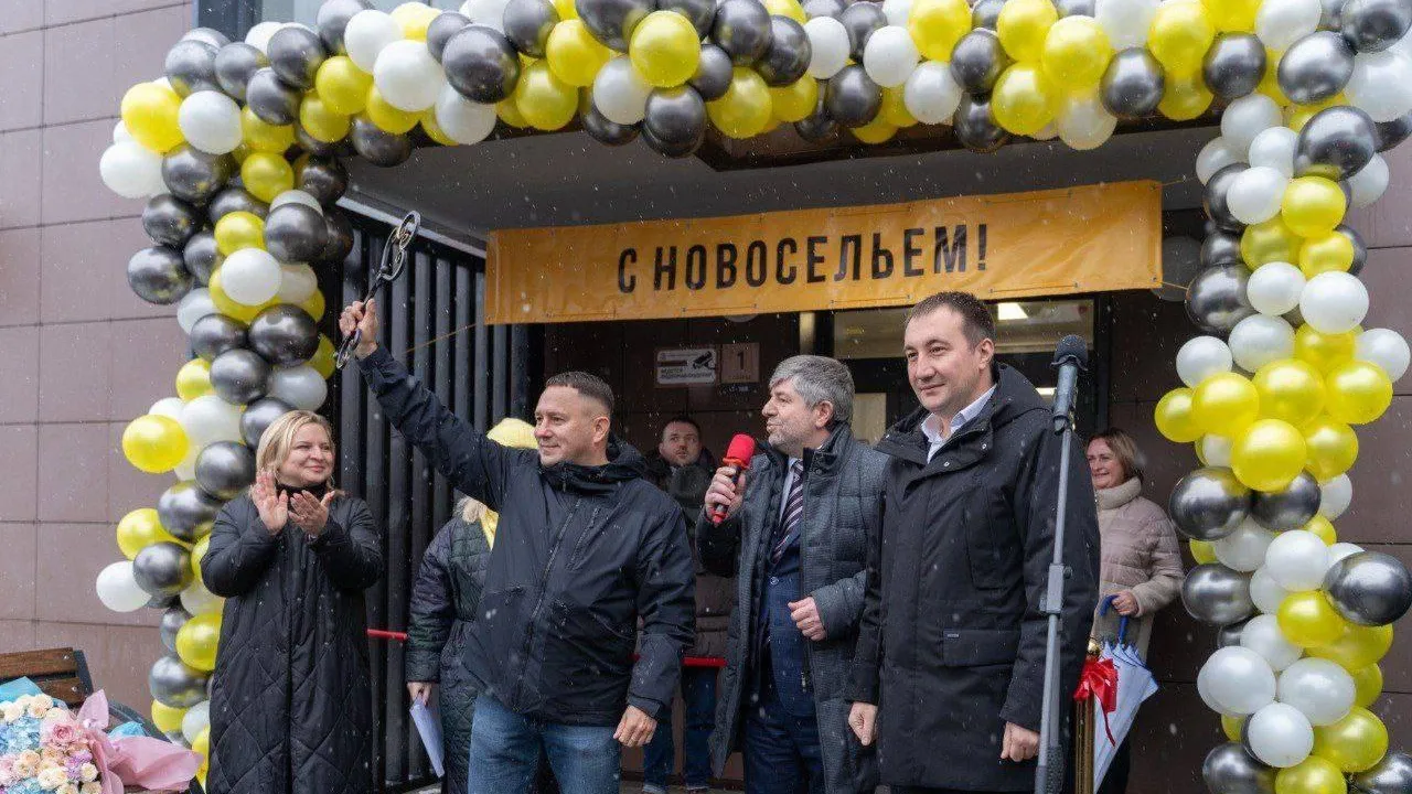 В Жуковском вручили ключи от новых квартир переселенцам из аварийного жилья