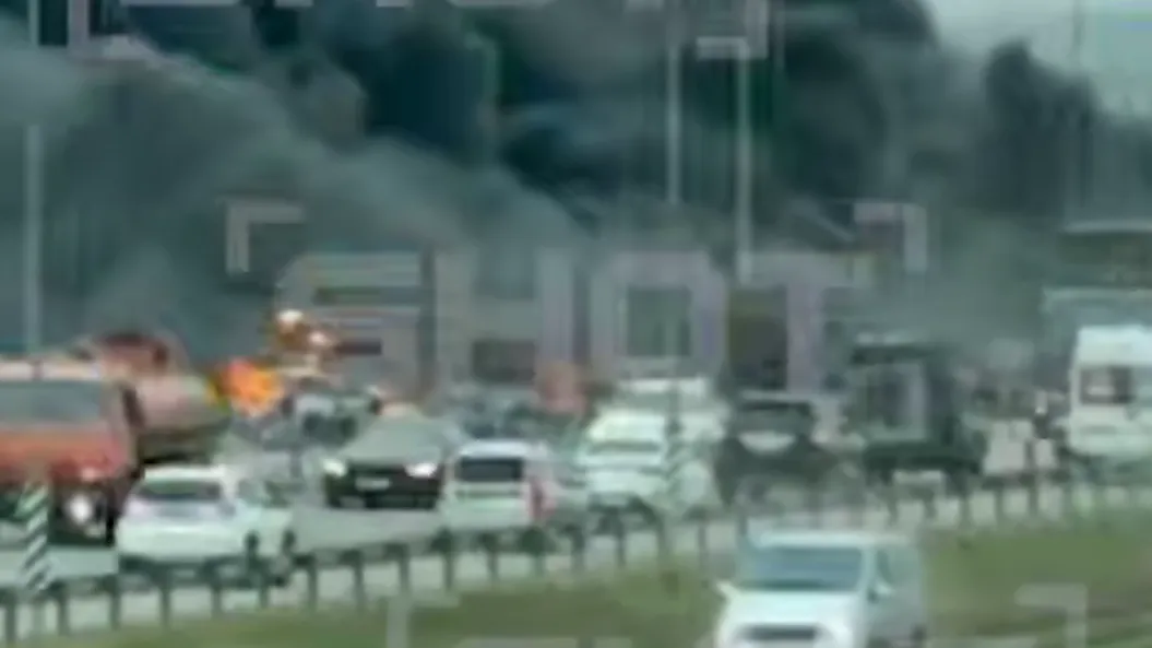 Адское пламя: бензовоз взорвался на трассе под Ростовом-на-Дону