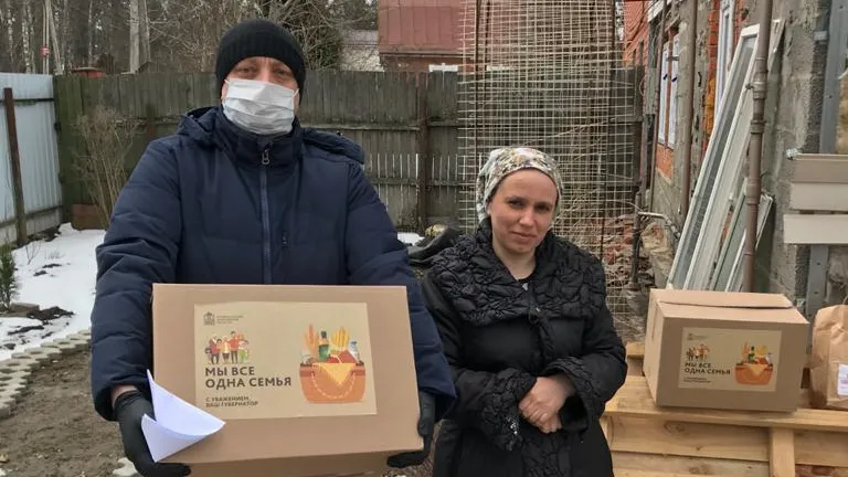 Депутат Подольска доставил продуктовые и медицинские наборы многодетным семьям округа
