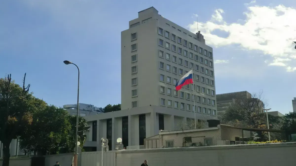 В Токио автомобиль с российскими дипломатическими номерами попал в ДТП