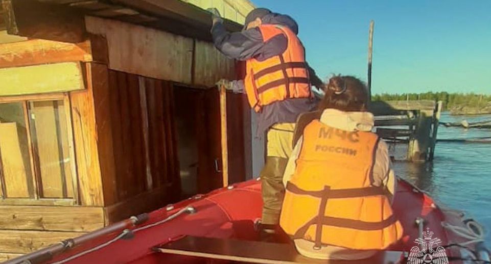 Более 110 человек эвакуированы из зоны паводка в Якутии