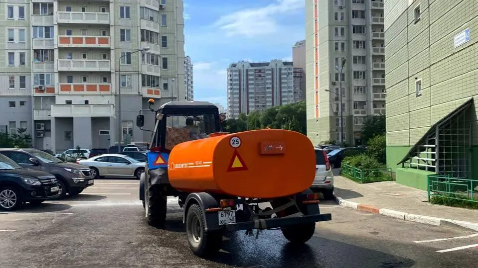 Коммунальщики Подмосковья работают в усиленном режиме в период аномальной жары