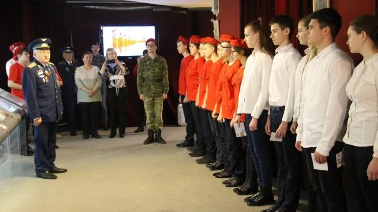 12 школьников из Красногорска вступили в ряды Юнармии