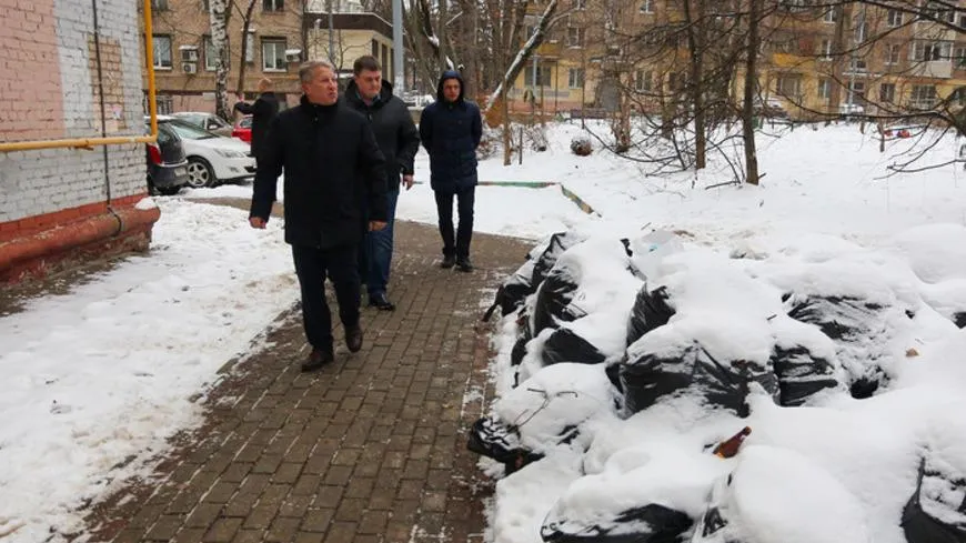 Проблемы с уборкой снега и наледи выявили во дворах Мытищ