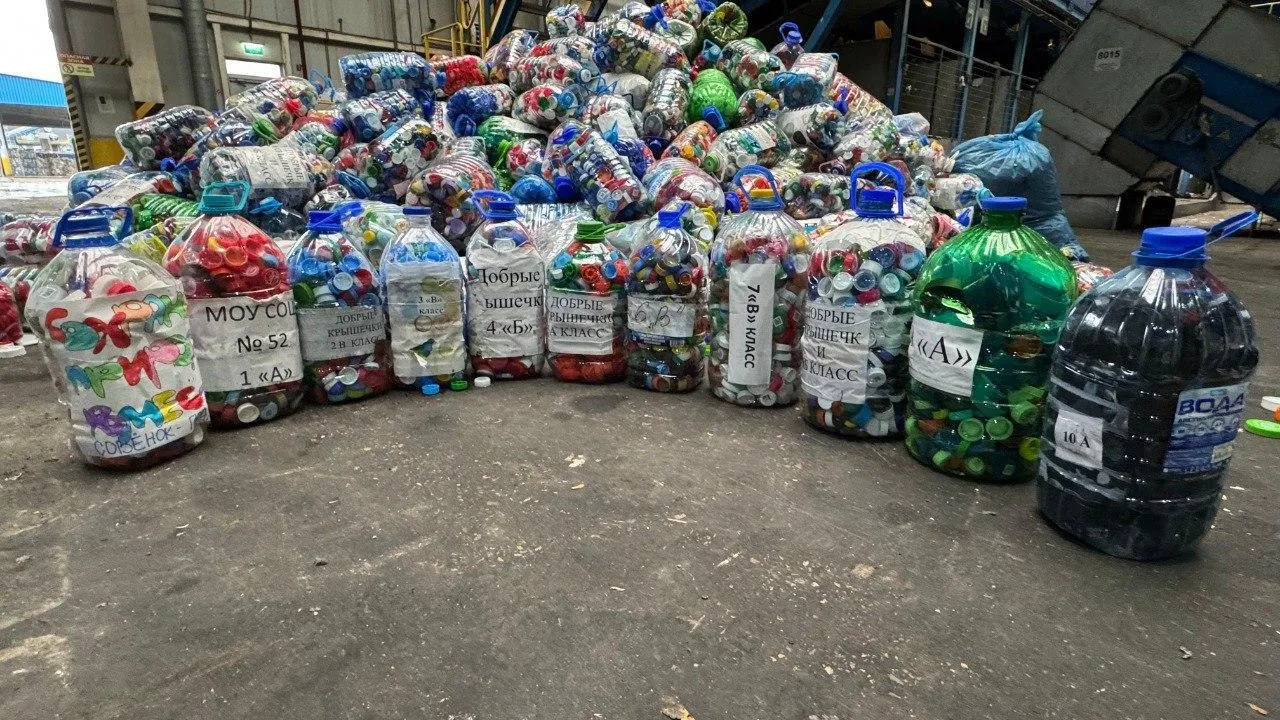 Более 600 кг пластиковых крышечек собрали школьники Подмосковья за месяц