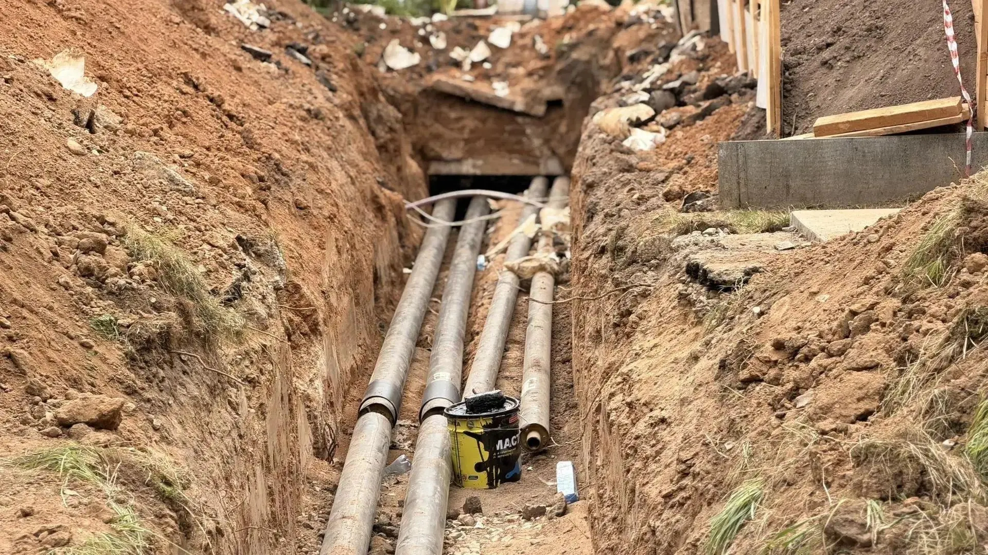 В деревне Нестерово обновляют сети тепло- и водоснабжения