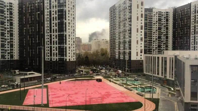 Сотрудники МЧС локализовали пожар в гаражах в Люберцах