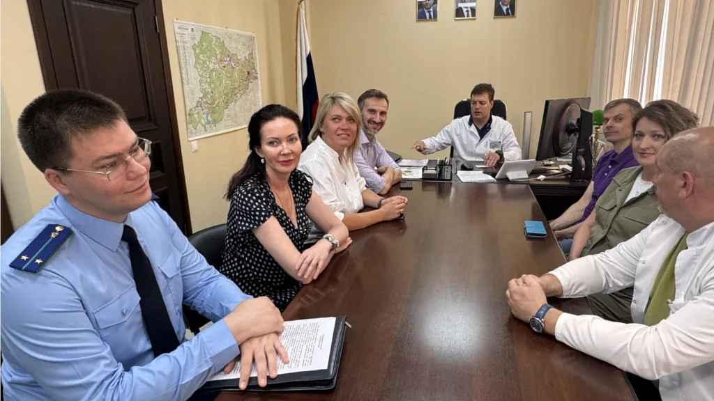В Одинцове сотрудники прокуратуры провели беседу о мошенничестве с медработниками