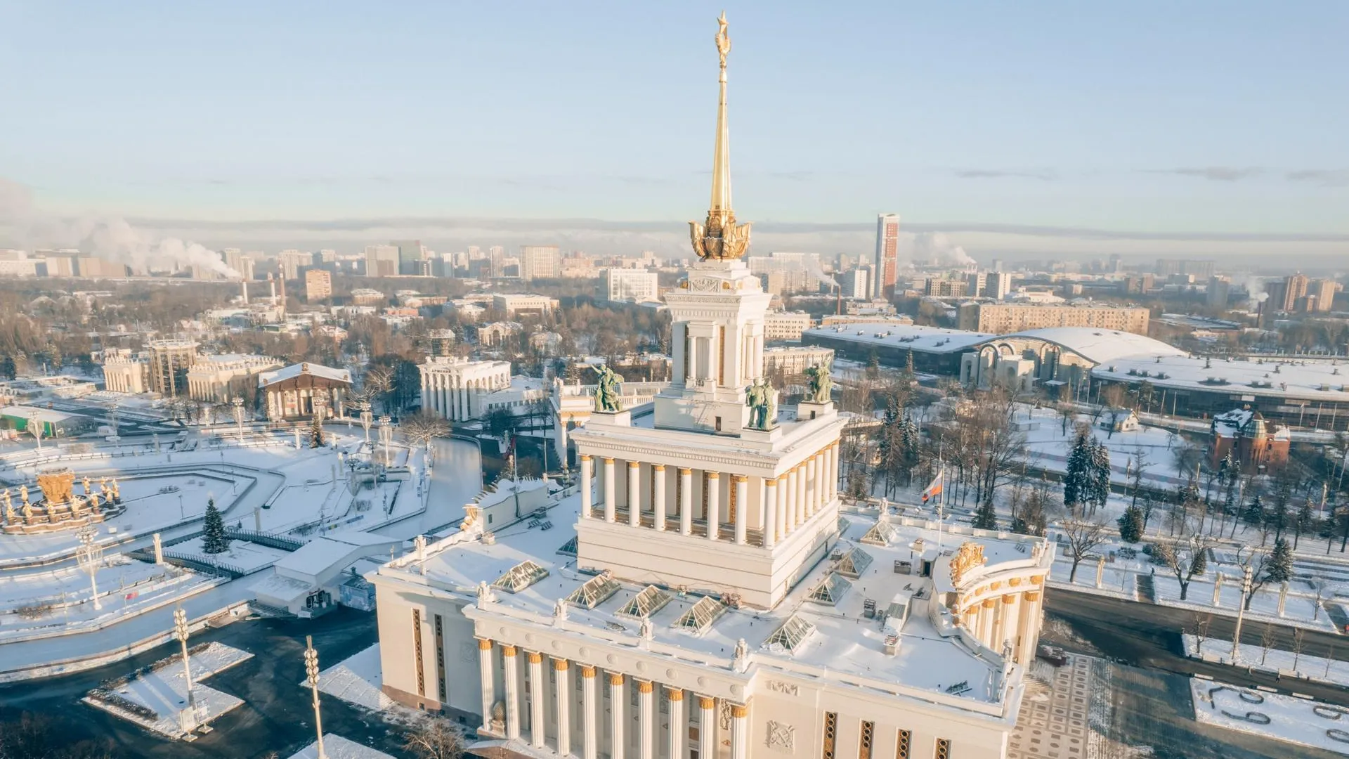 Для посетителей ВДНХ подготовили новогодние экскурсии
