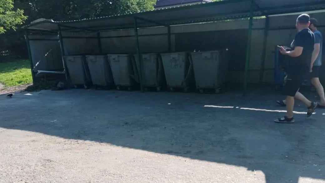 В микрорайоне Климовск Подольска демонтируют мусорную площадку на улице Красная