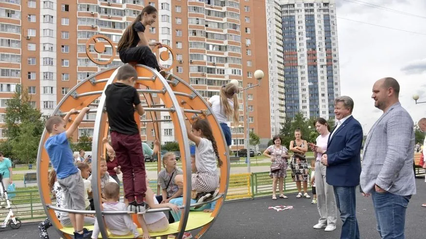 Детскую площадку установили на улице Майкла Лунна в Балашихе