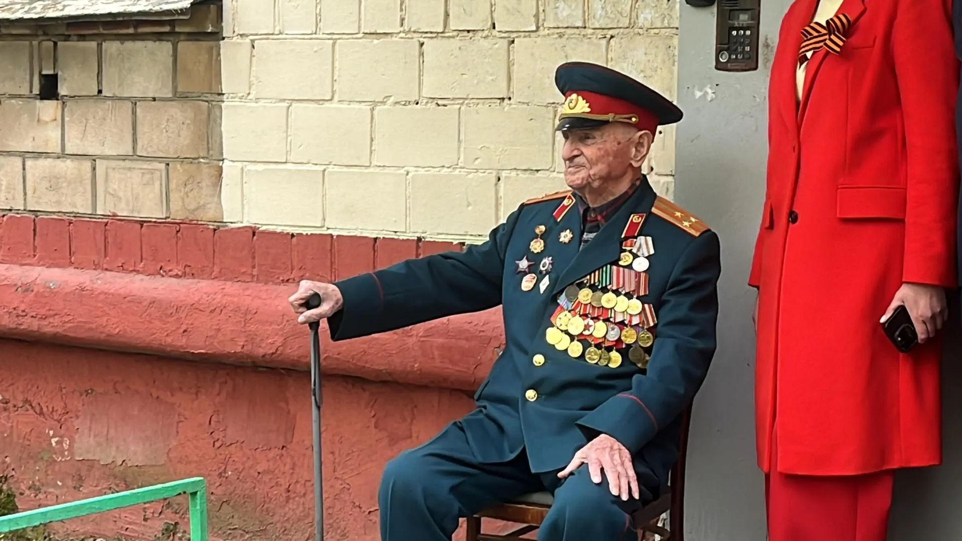 В Балашихе поздравили ветерана Ивана Рыженкова с предстоящим праздником