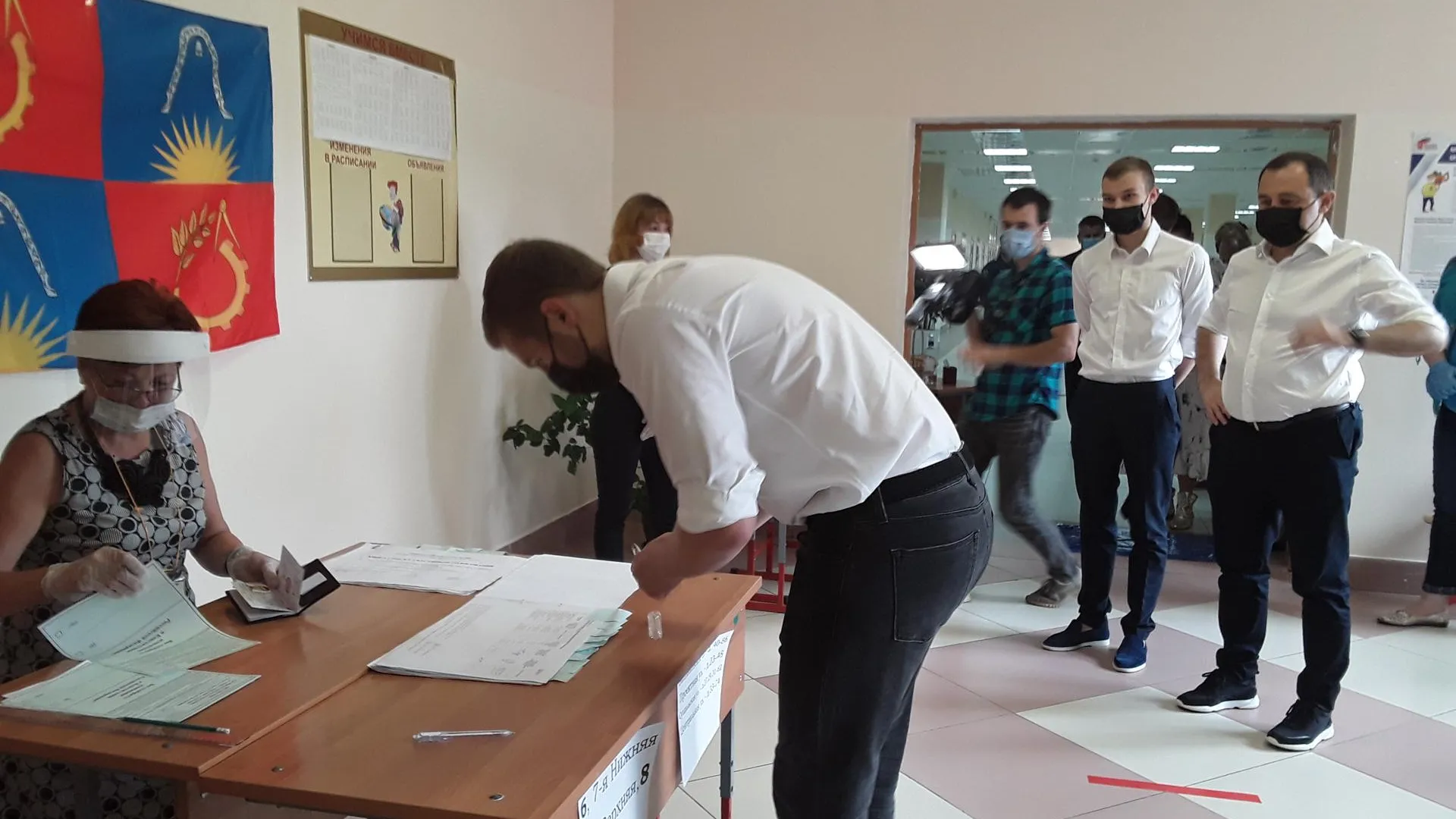 Брынцалов поддержал сына на голосовании по поправкам в Конституцию на участке в Балашихе