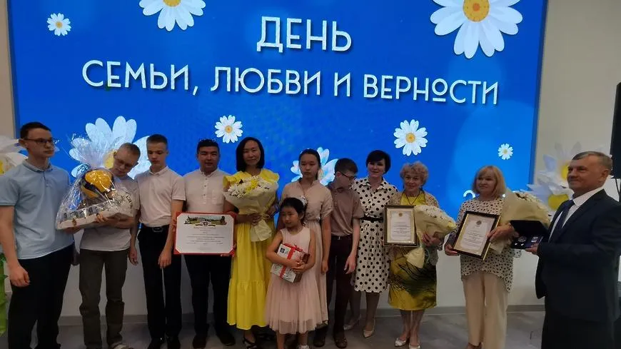 Медали «За любовь и верность» вручили двум семьям в Королеве