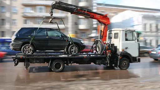 Десять автомобилей эвакуировали с проспекта Победы Люберец в ходе рейда