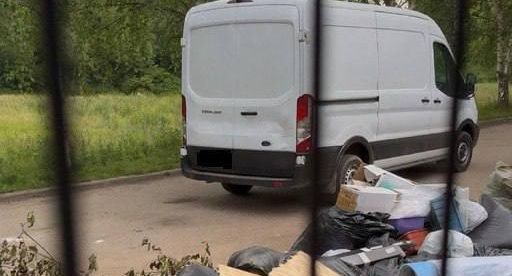 В Подмосковье рассказали, куда обращаться при обнаружении сброса отходов из авто