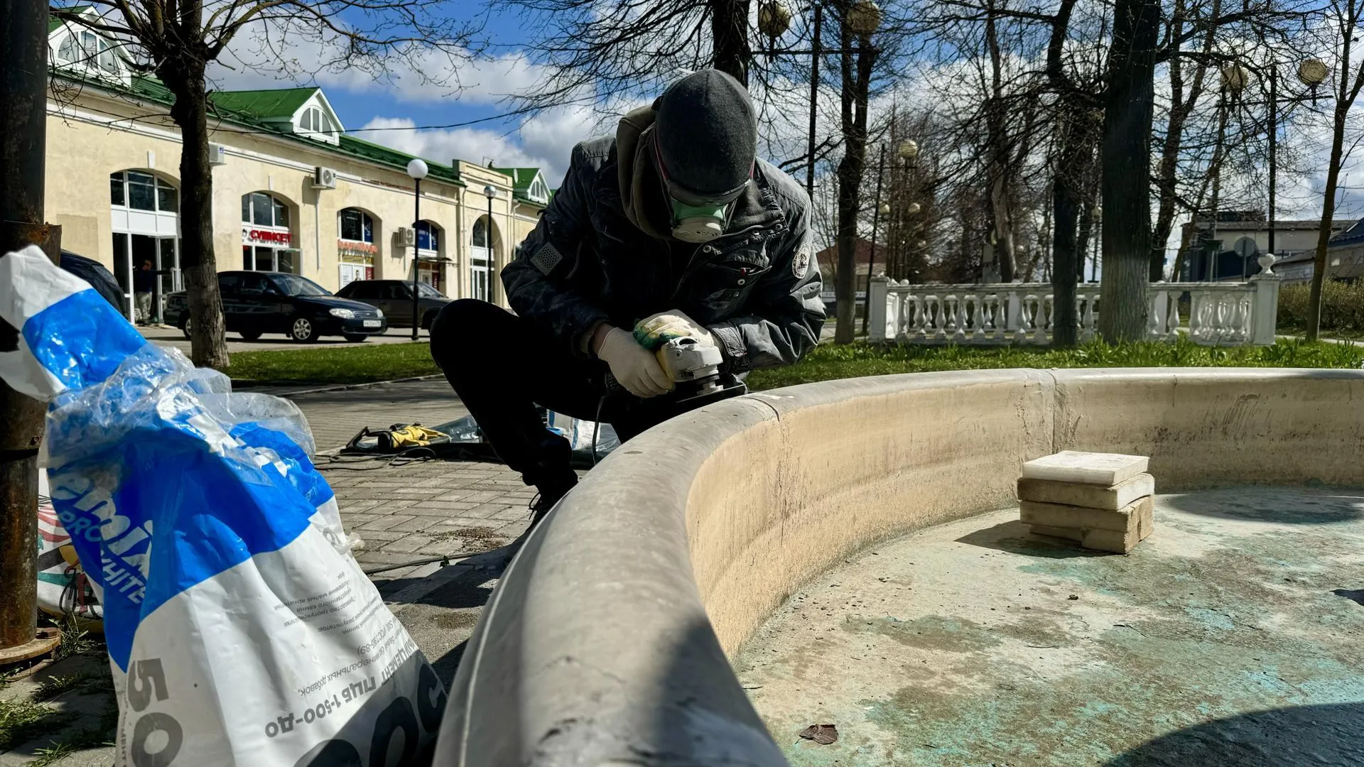 В Можайском округе стартовали работы по подготовке фонтанов к летнему сезону
