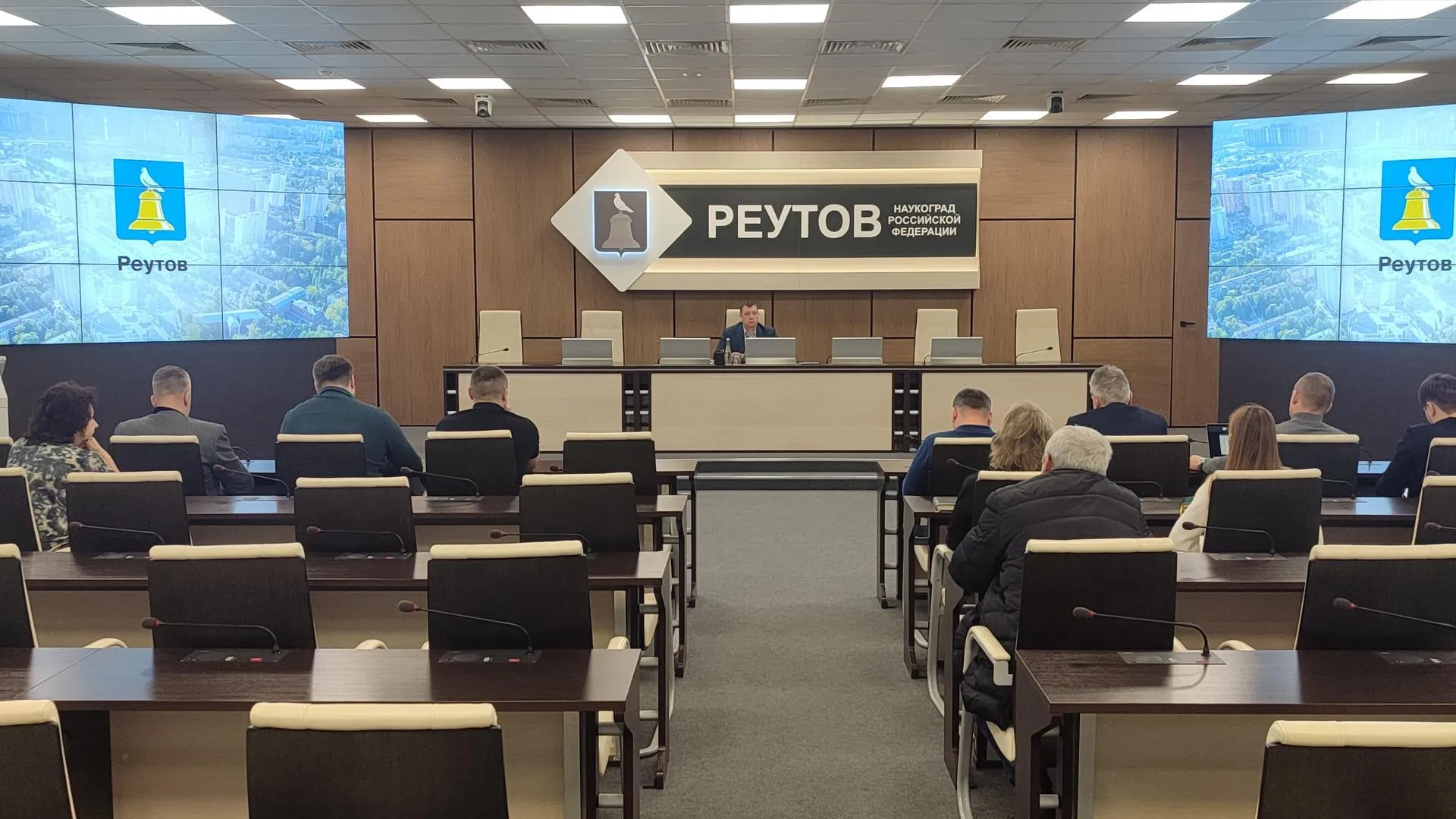 Готовность к зиме и цифровизация: в Реутове прошел «Час ЖКХ»