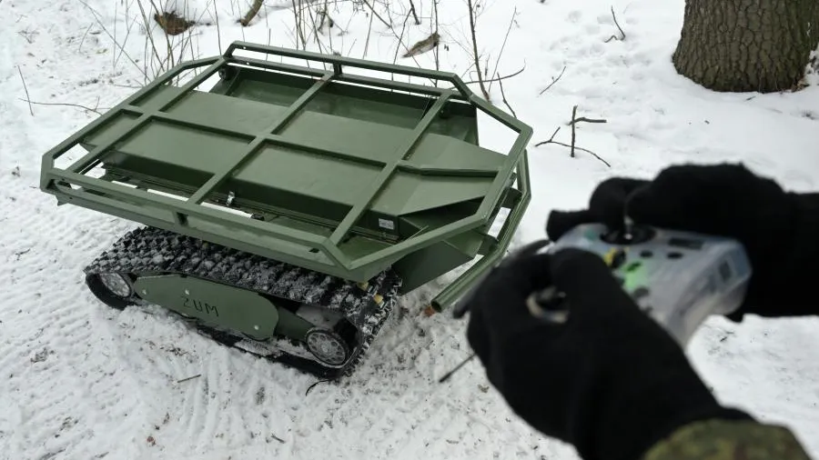 Незаменимые помощники: наземные БПЛА возят боеприпасы бойцам на передовой