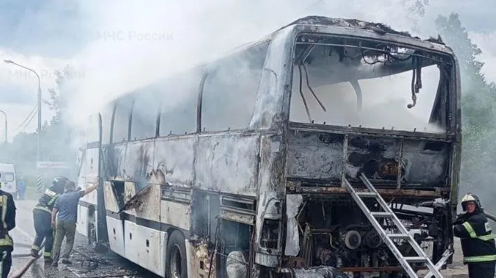 МЧС: горящий автобус потушили в Подмосковье