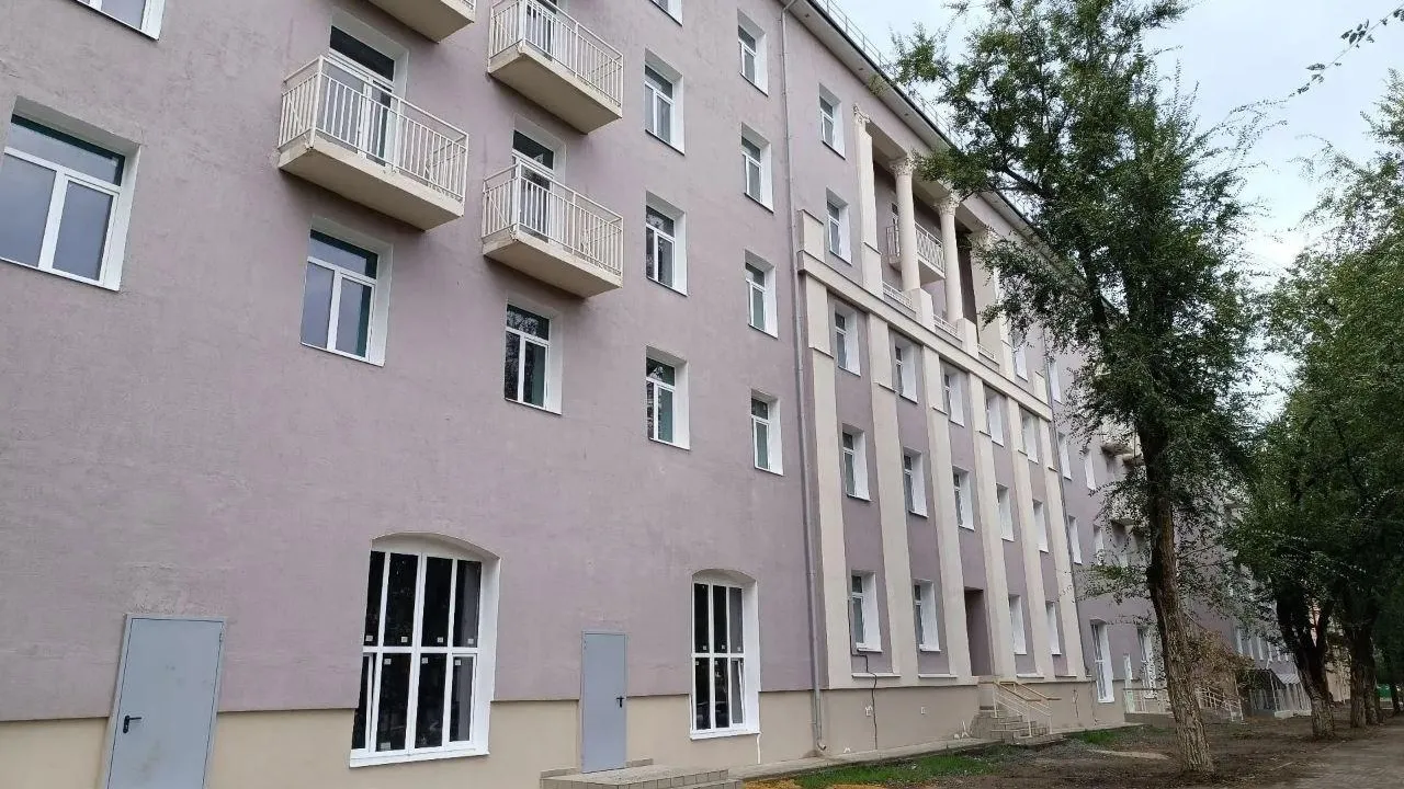 В Мариуполе завершают восстановление дома под контролем Подмосковья