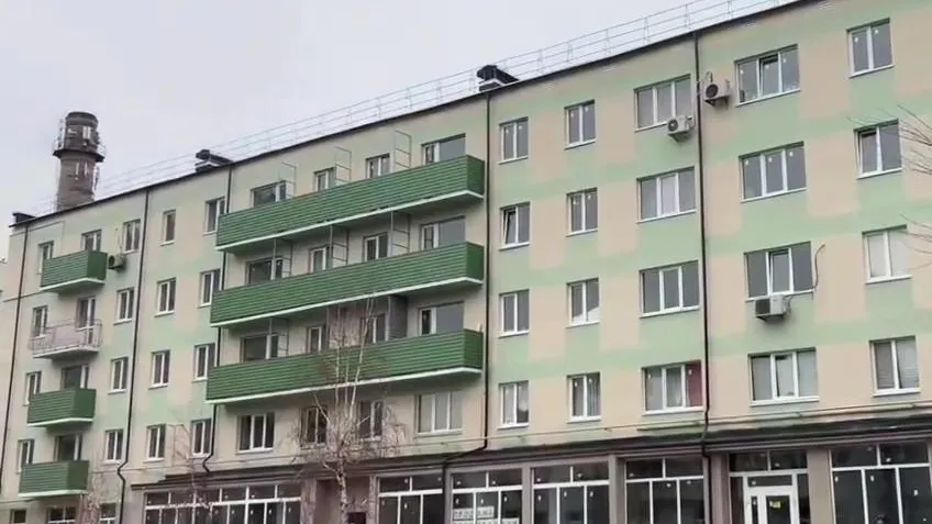 Специалисты из Подмосковья восстановили МКД на улице Гагарина в Мариуполе