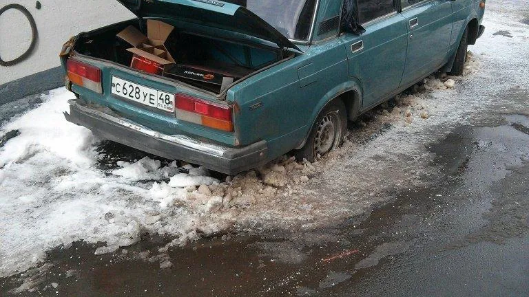 Брошенный автомобиль в Южном проезде Подольска планируют убрать до 25 апреля