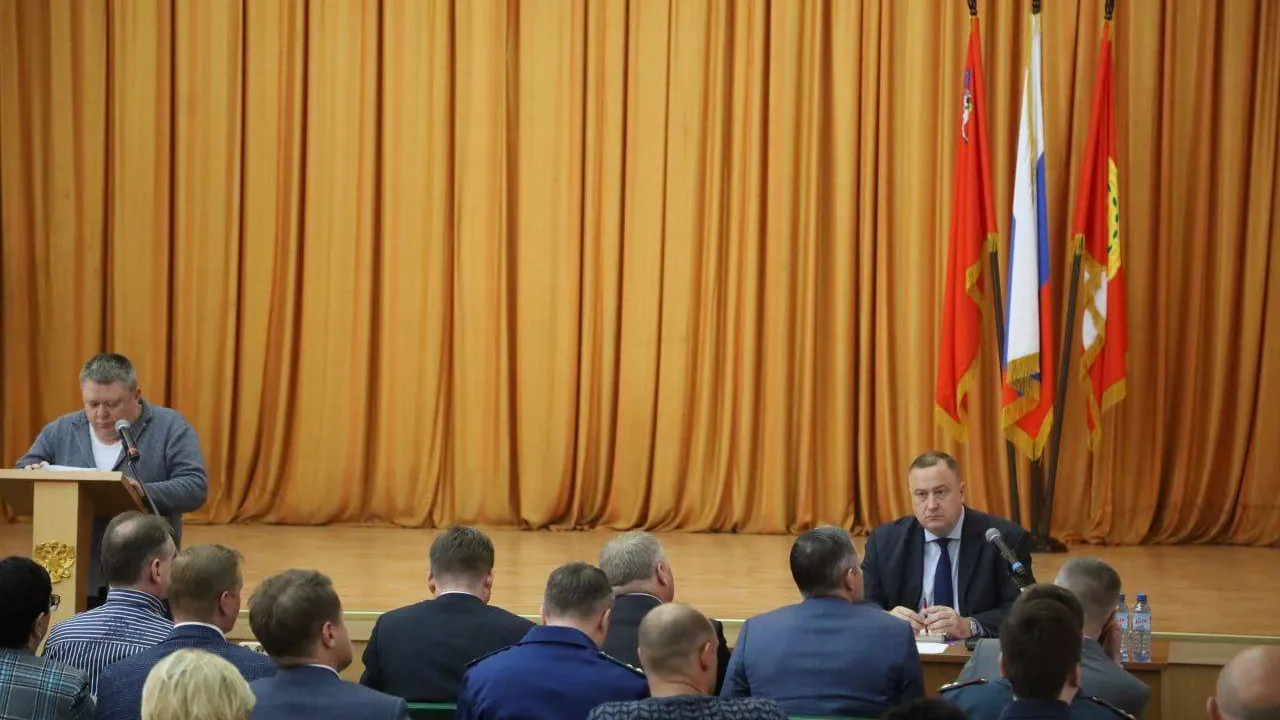 Ежедневное оперативное совещание в Серпухове посвятили благоустройству и ремонту дорог