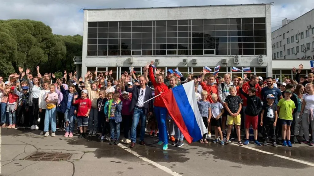 Олимпийская чемпионка провела кросс‑марафон для жителей Подольска ко Дню флага РФ