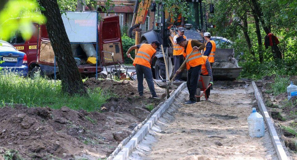 В Подольске асфальтируют народные тропинки в микрорайоне Кутузово