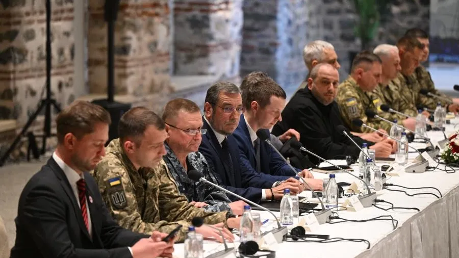Момент отъезда украинской делегации с переговоров с РФ в Стамбуле попал на видео