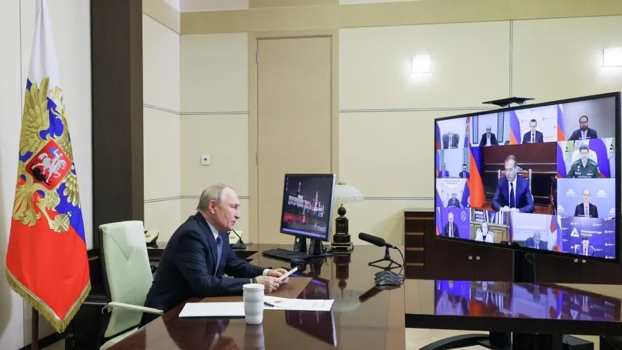 «Эти вопросы крайне важны»: Путин провел совещание по цифровой безопасности РФ