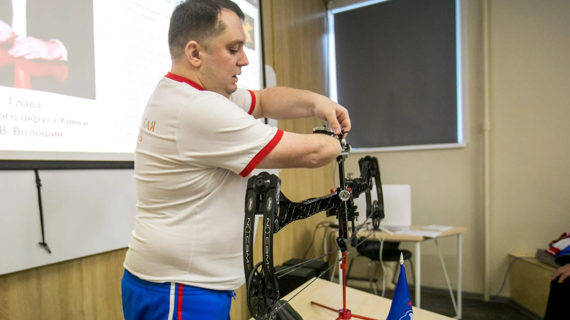 Чемпион мира по стрельбе из лука Диктованный рассказал активистам Химок о своих победах
