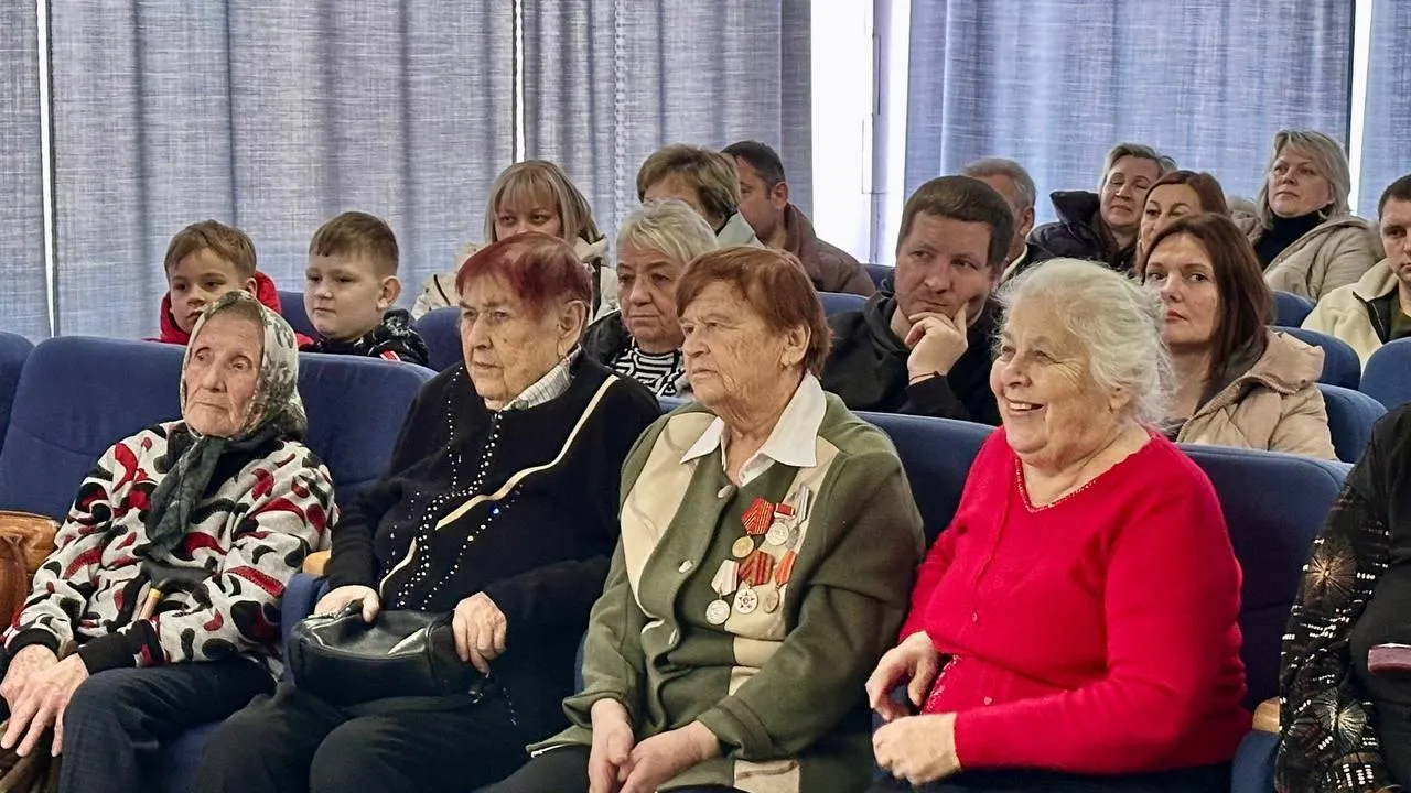 Памятные медали к 80-летию Победы в ВОВ вручили ветеранам в Можайске