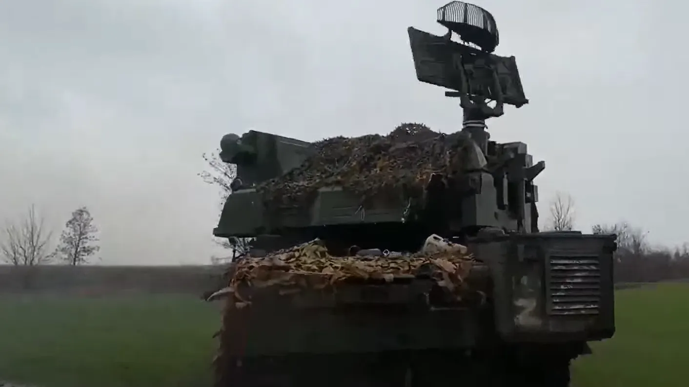 Российские расчеты ЗРК «Тор‑М2» защищают войска от нападения ВСУ с воздуха