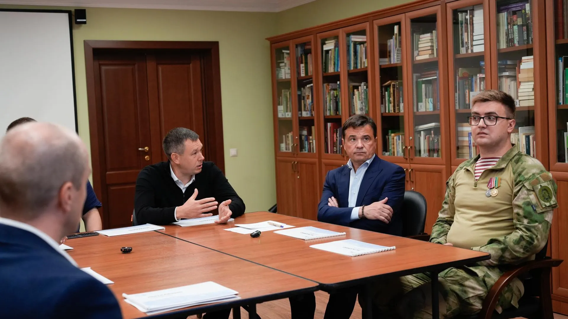 Губернатор Воробьев провел рабочую встречу с главой Лыткарина Кравцовым