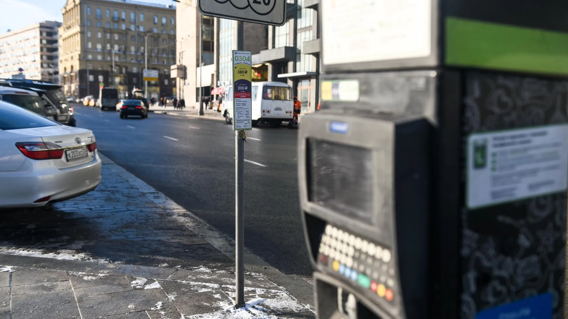 Москвичам рассказали, на что пошли деньги от платных парковок