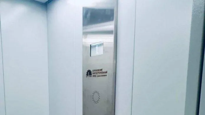 Старый лифт заменили на новый в одном из домов по улице Кирова в Подольске