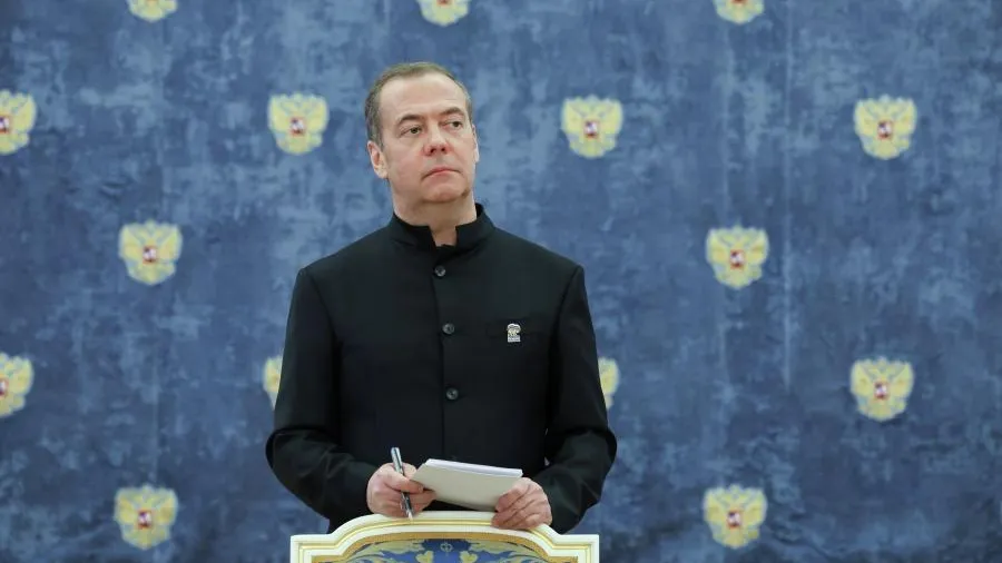 Медведев допустил удар по странам-поставщикам ядерного оружия Украине